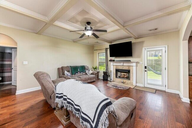 Building Photo - 2183 Bandera Dr