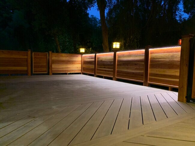 Building Photo - 2119 Hyperion Ave