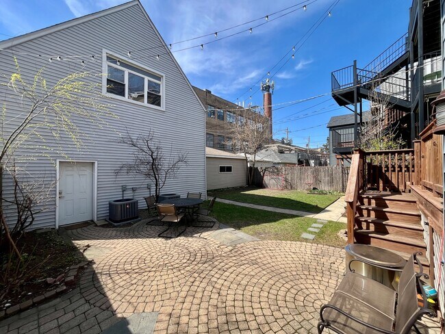 Building Photo - 3700 N Hermitage Ave