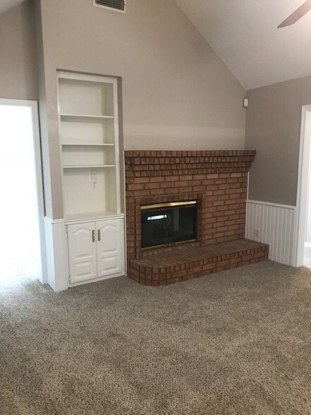 Building Photo - 2609 Classic Ct E