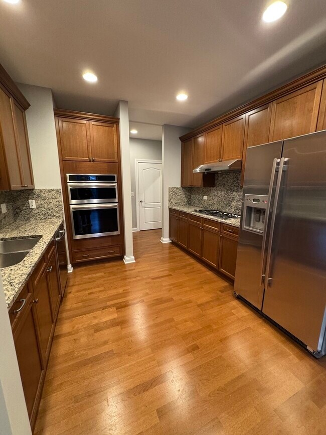 Building Photo - 1800 Amberley Ct