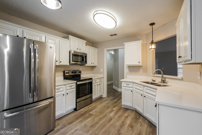 Building Photo - 256 Raleigh Way