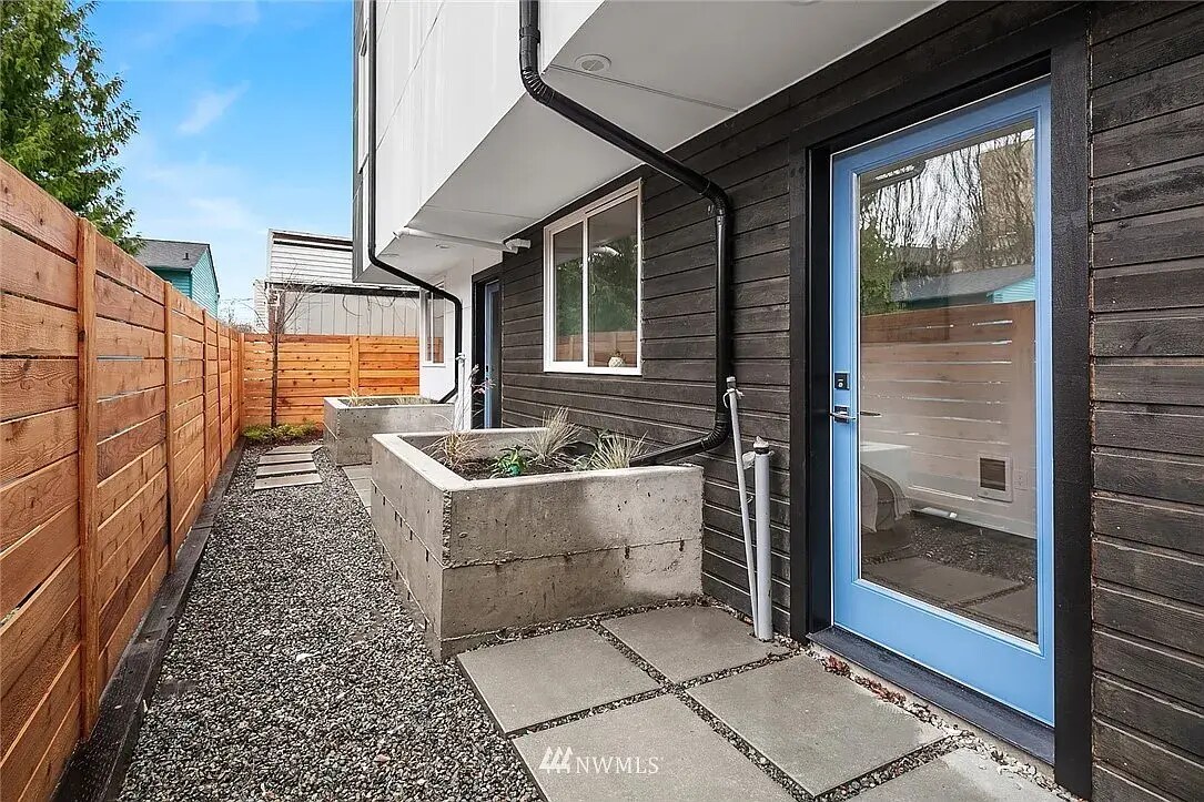 Building Photo - 1767D 16th Ave S