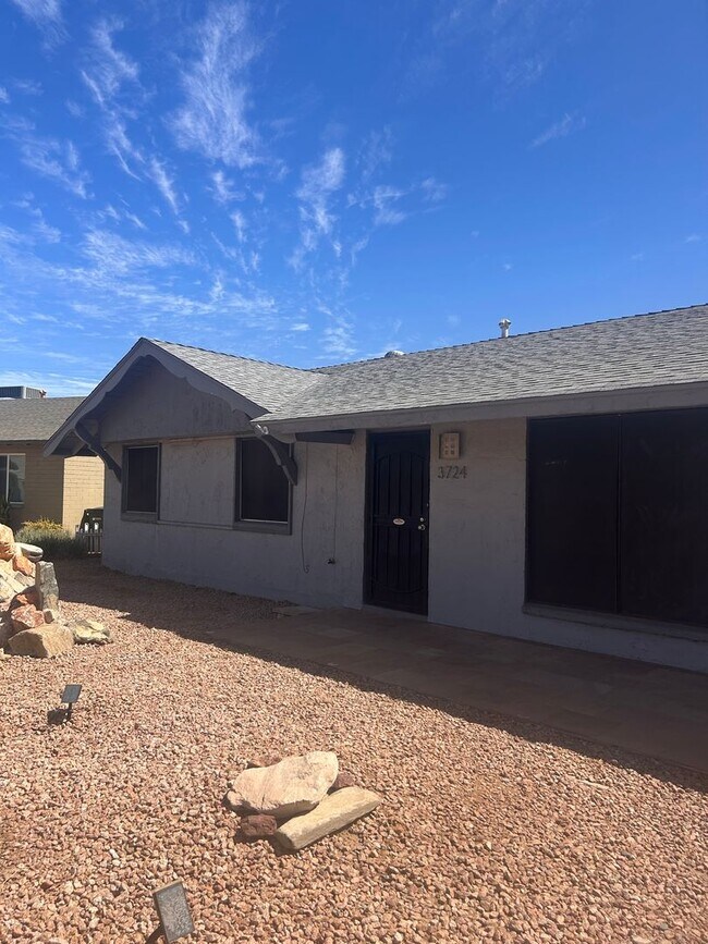 Building Photo - 4 BEDROOM Home w/SPARKLING Pool. $2500.00 Offering Move in Specials