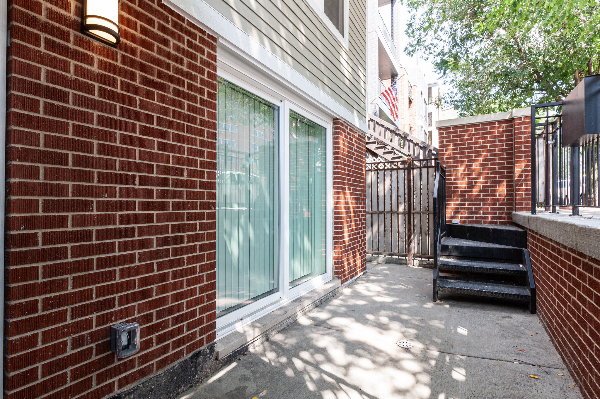 Building Photo - 1458 W Chestnut St