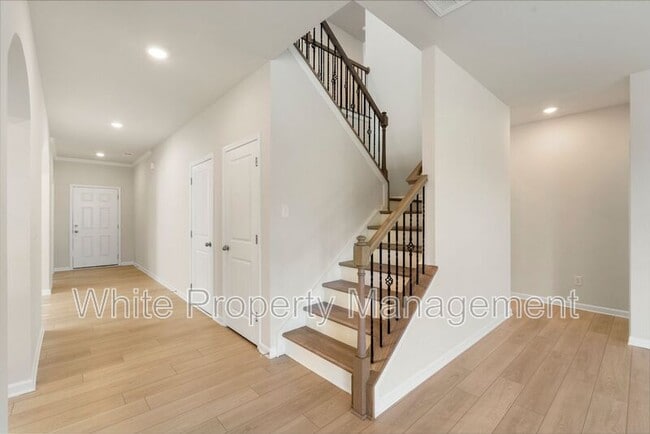 Building Photo - 2039 Morning Gold Dr