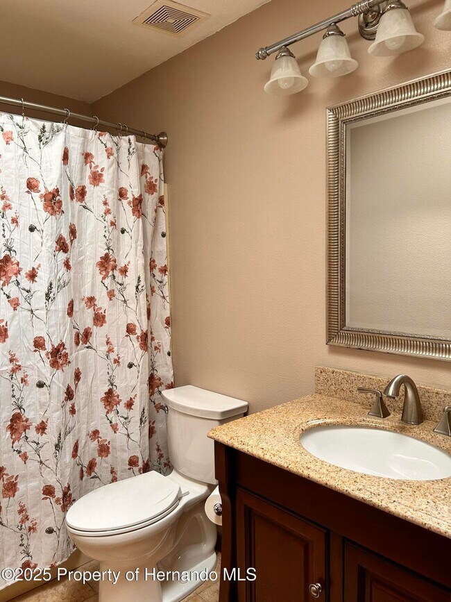 Building Photo - 2284 Champlain Ave