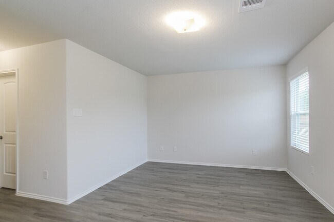 Building Photo - 325 Shelby Meadow Dr