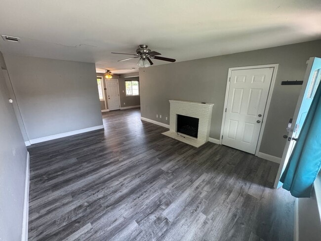 Building Photo - 3 Bedroom | 1 Bathroom | Single family with pool