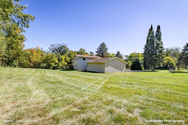 Building Photo - Downtown Rockford Single Family Home on Wh...