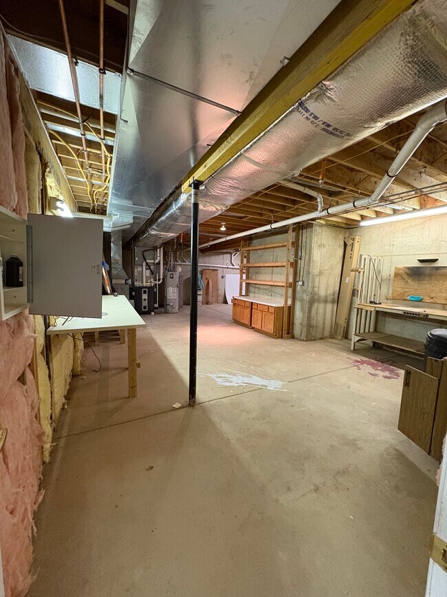 Building Photo - 950 Nathaniel Trail