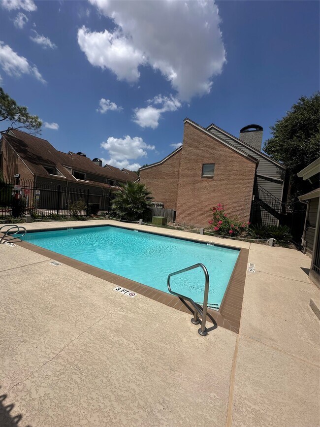 Building Photo - 6601 Sands Point Dr