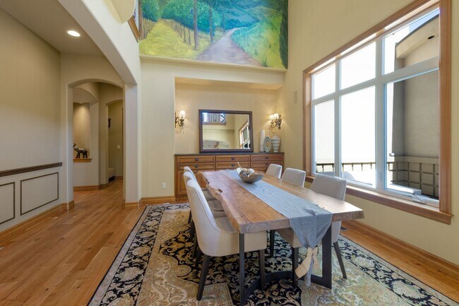 Building Photo - Live the Tuscan Life in Kirkland