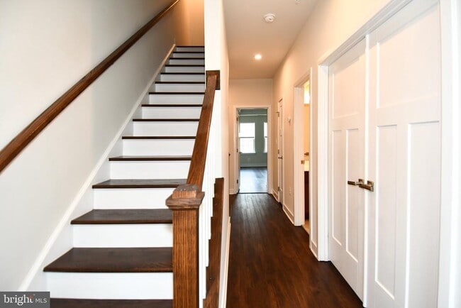 Building Photo - 4917 Crest View Dr