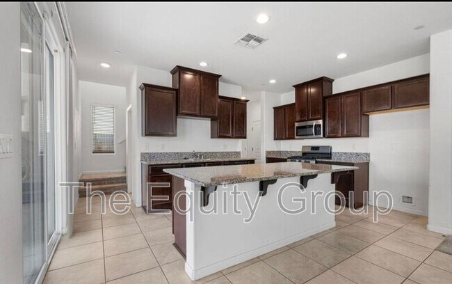 Building Photo - 641 S Laguna St
