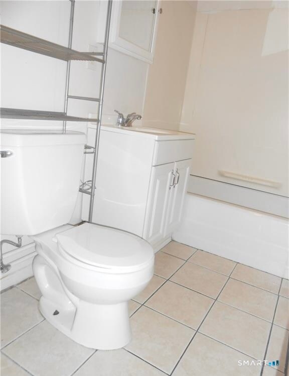 Building Photo - 166 Booth St