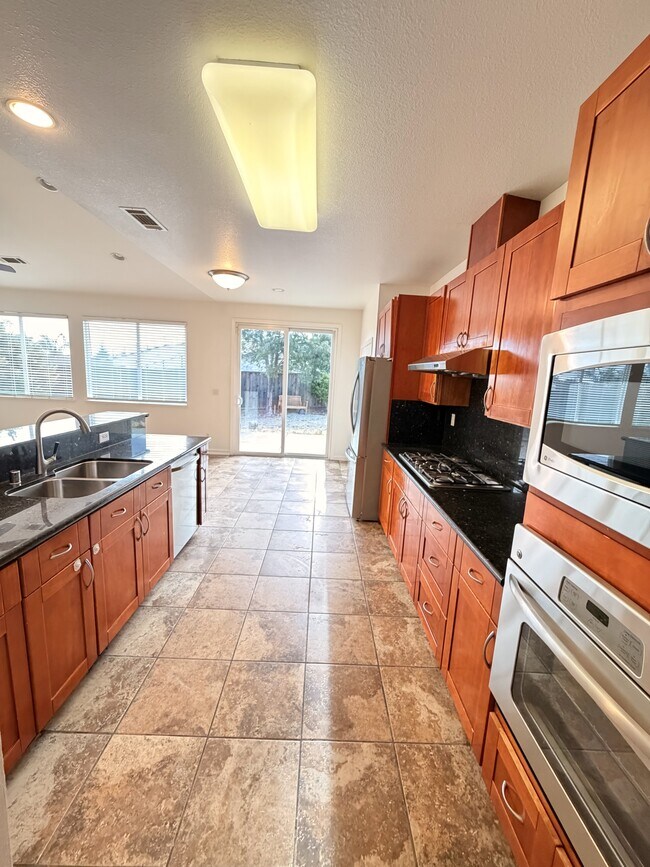 Building Photo - 1305 Brooktrail Dr
