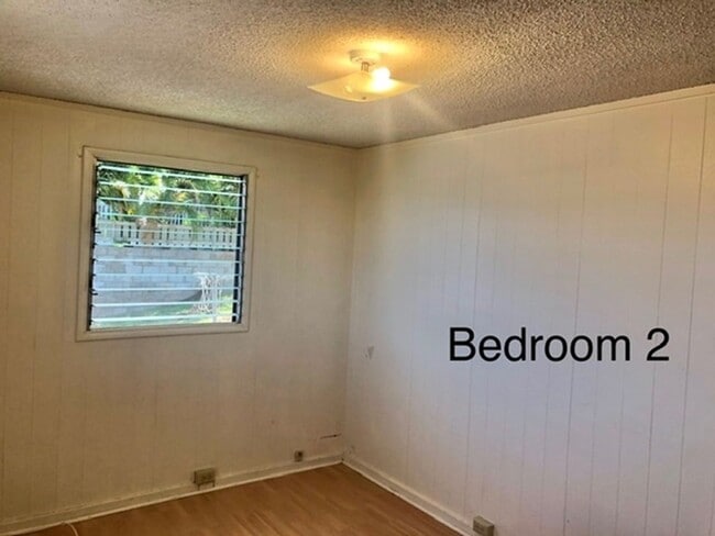 Building Photo - 2 bedroom 1 bathroom perched on the hillsi...