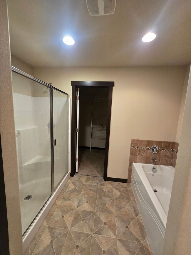 Building Photo - Welcome to this beautiful 4-bedroom, 2.5-b...