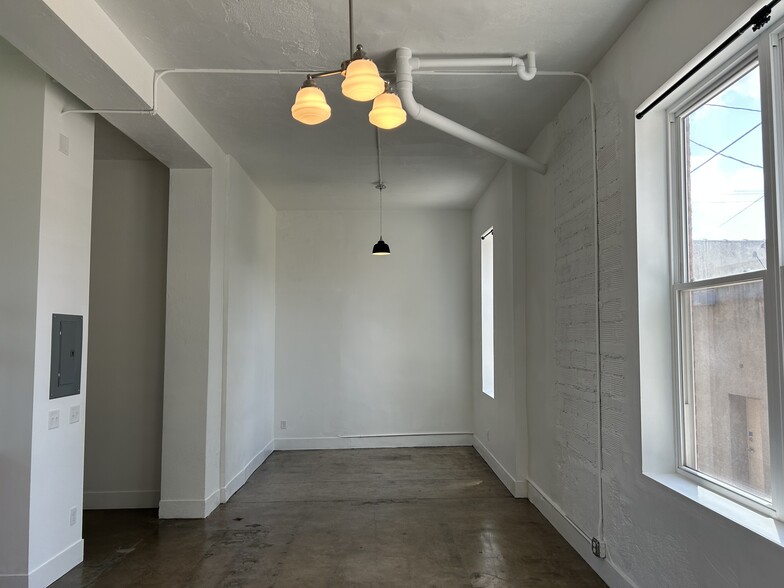 Primary Photo - 111 N Walnut St
