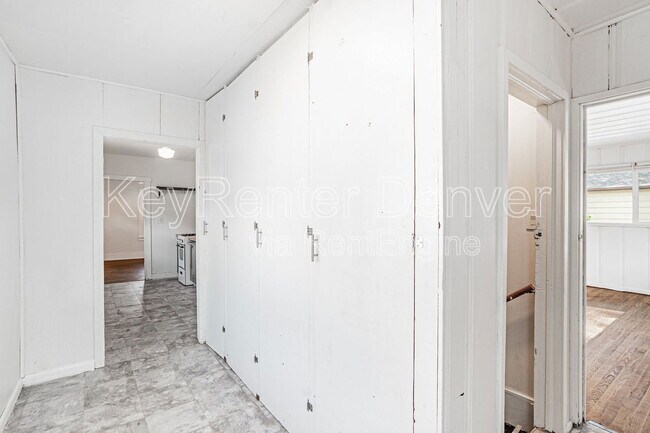 Building Photo - 421 Stuart St