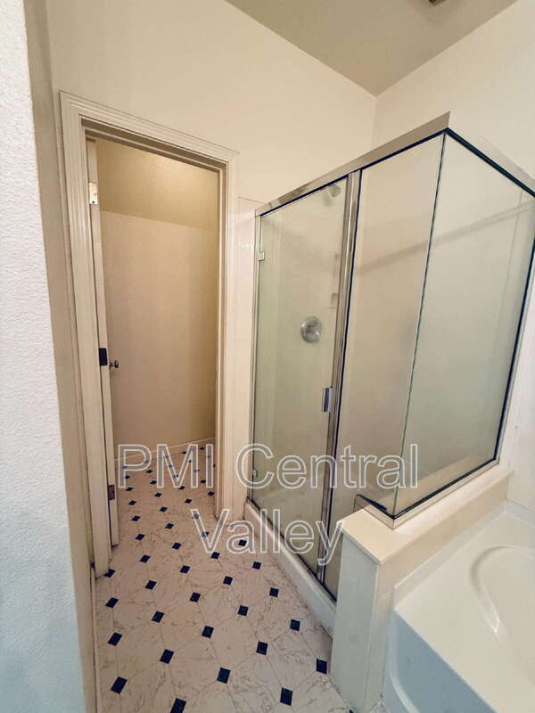 Building Photo - 2125 Carson Oak Ct