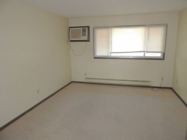 Building Photo - $995 | 2 Bedroom, 1 Bathroom Apartment | Cat Friendly* | Available for August 1st, 2026 Move In!