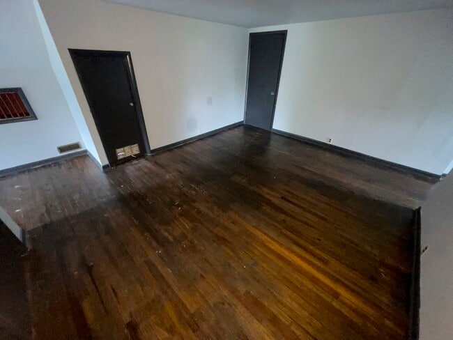 Building Photo - 103 N Beard St