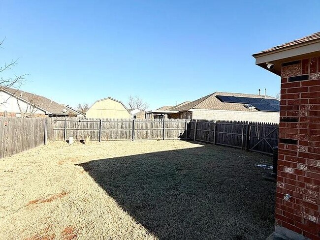 Building Photo - 6003 Fox Run Way