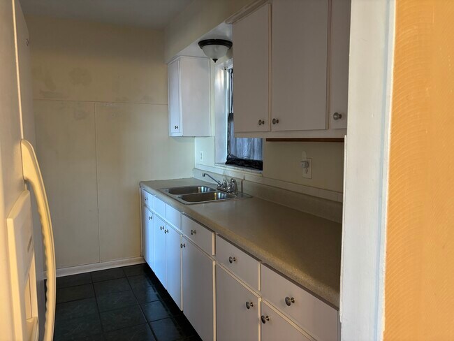 Building Photo - 6453 Skyline Ct
