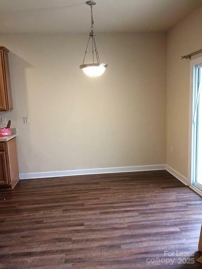 Building Photo - 345 Sandy Spring Ln