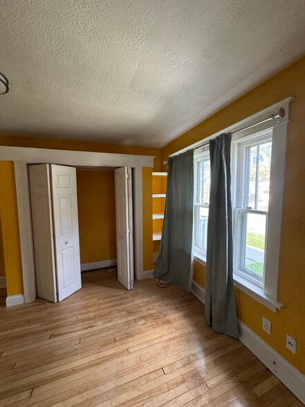Building Photo - 361 S Winooski Ave