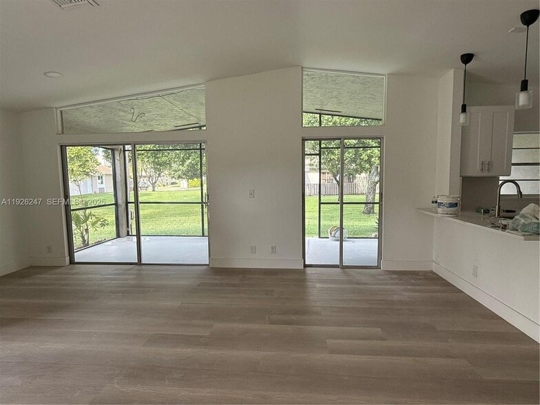 Building Photo - 15749 Woodgate Ct