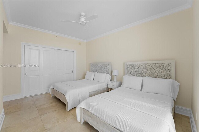 Building Photo - 17875 Collins Ave
