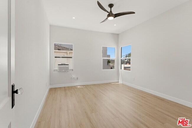 Building Photo - 833 1/4 N Alfred St