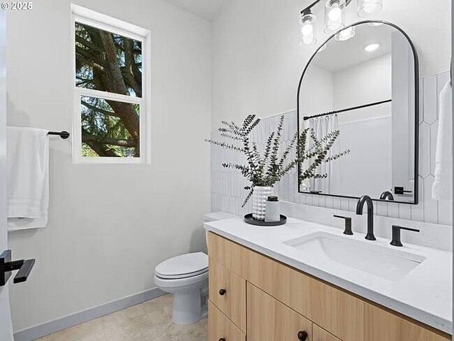 Building Photo - 1610-1612 SE Morrison St.