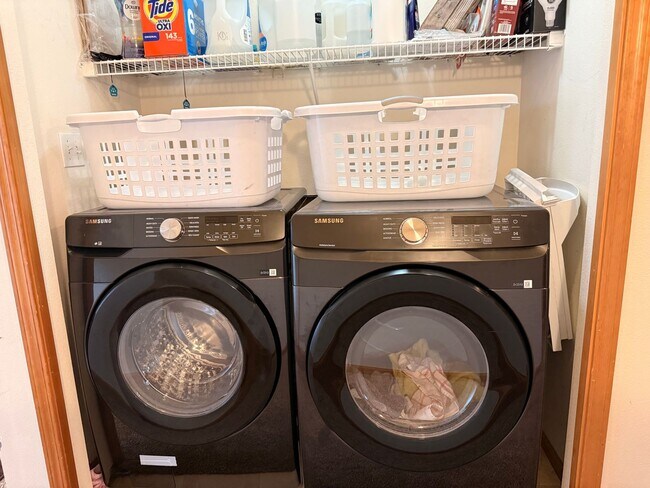 Building Photo - 4 bdrm/2.5 bath home in Barkley Area