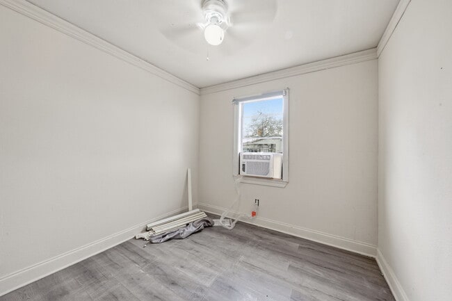 Building Photo - 140 Ambroise St