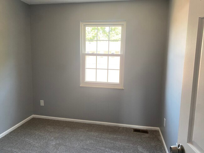 Building Photo - Sunbury Townhome