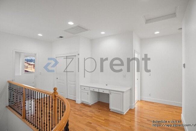 Building Photo - 207 Barcelona Dr