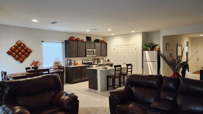 Building Photo - 24615 W Flores Dr