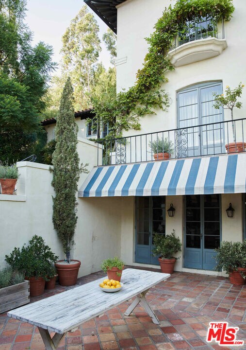 Building Photo - 7475 Hillside Ave