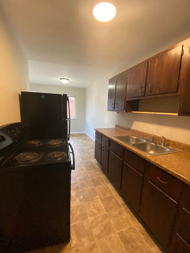 Building Photo - Charming 1Bed/1Bath Apartment with Washer/...