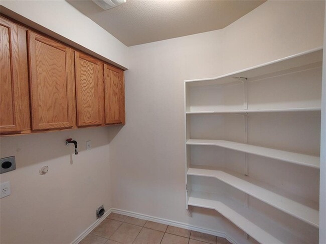 Building Photo - 3109 Lynnbrook Dr