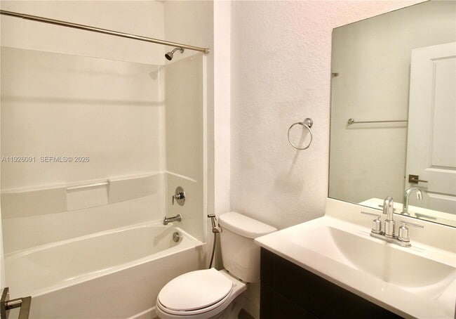 Building Photo - 561 NE 6th Pl