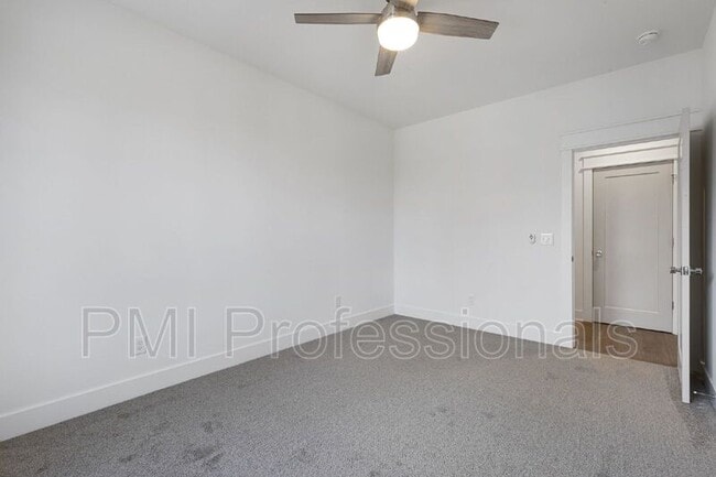 Building Photo - 225 S Bilbro Ave