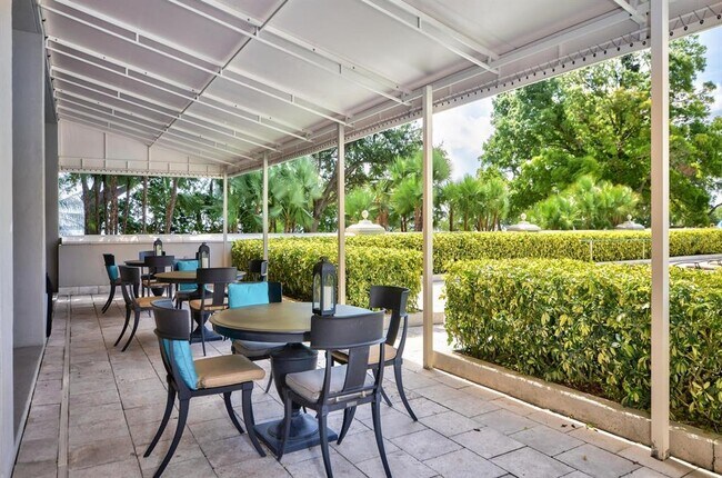 Building Photo - 3301 Bayshore Blvd