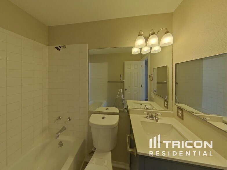 Building Photo - 1584 Canoe Creek Dr N