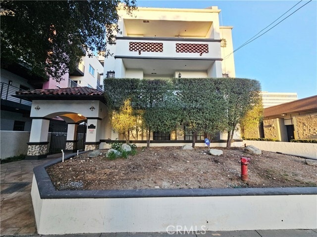 Building Photo - 156 S Oak Knoll Ave