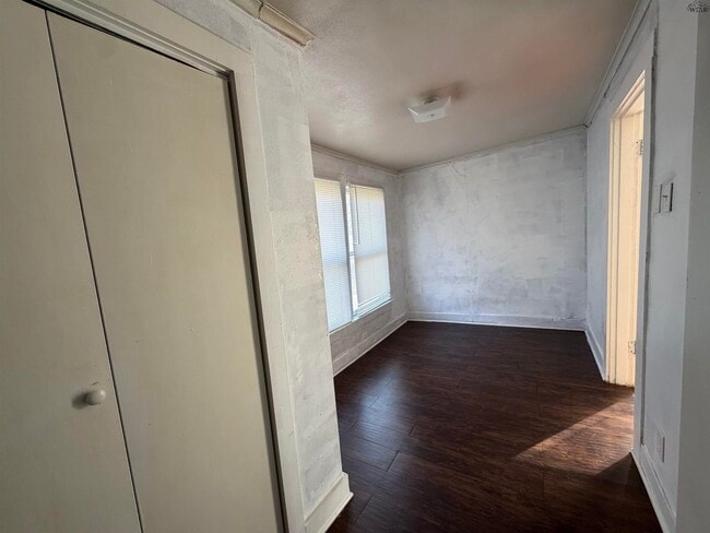 Building Photo - 1656 McGregor Ave